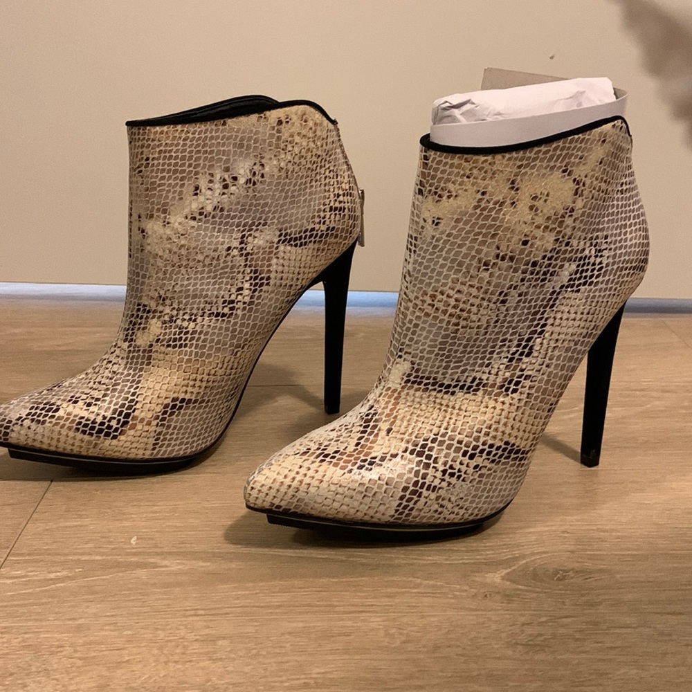 Snakeskin “fake” leather ankle boots. 5 inch heel